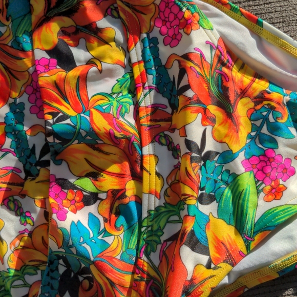 Victoria's secret tropical foldover cheeky bikini bottom - Picture 5 of 6